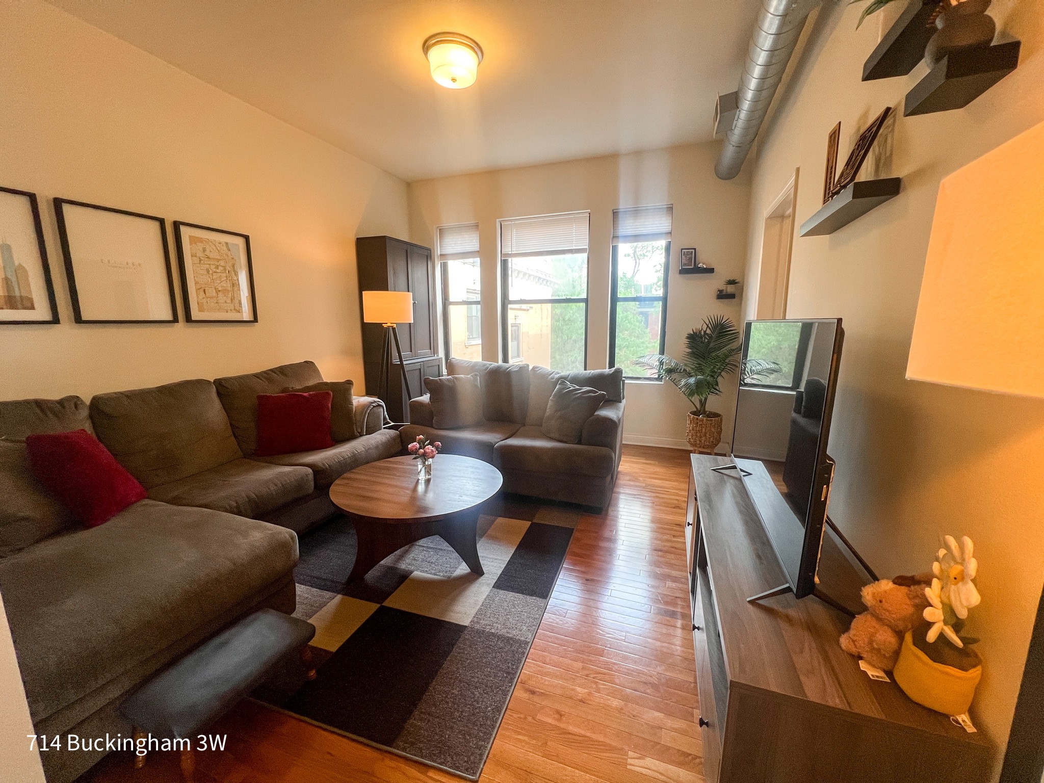 710-16 W Buckingham Pl 710-16 W Buckingham Pl, Chicago, IL 60657 - Leasing by Cross Street